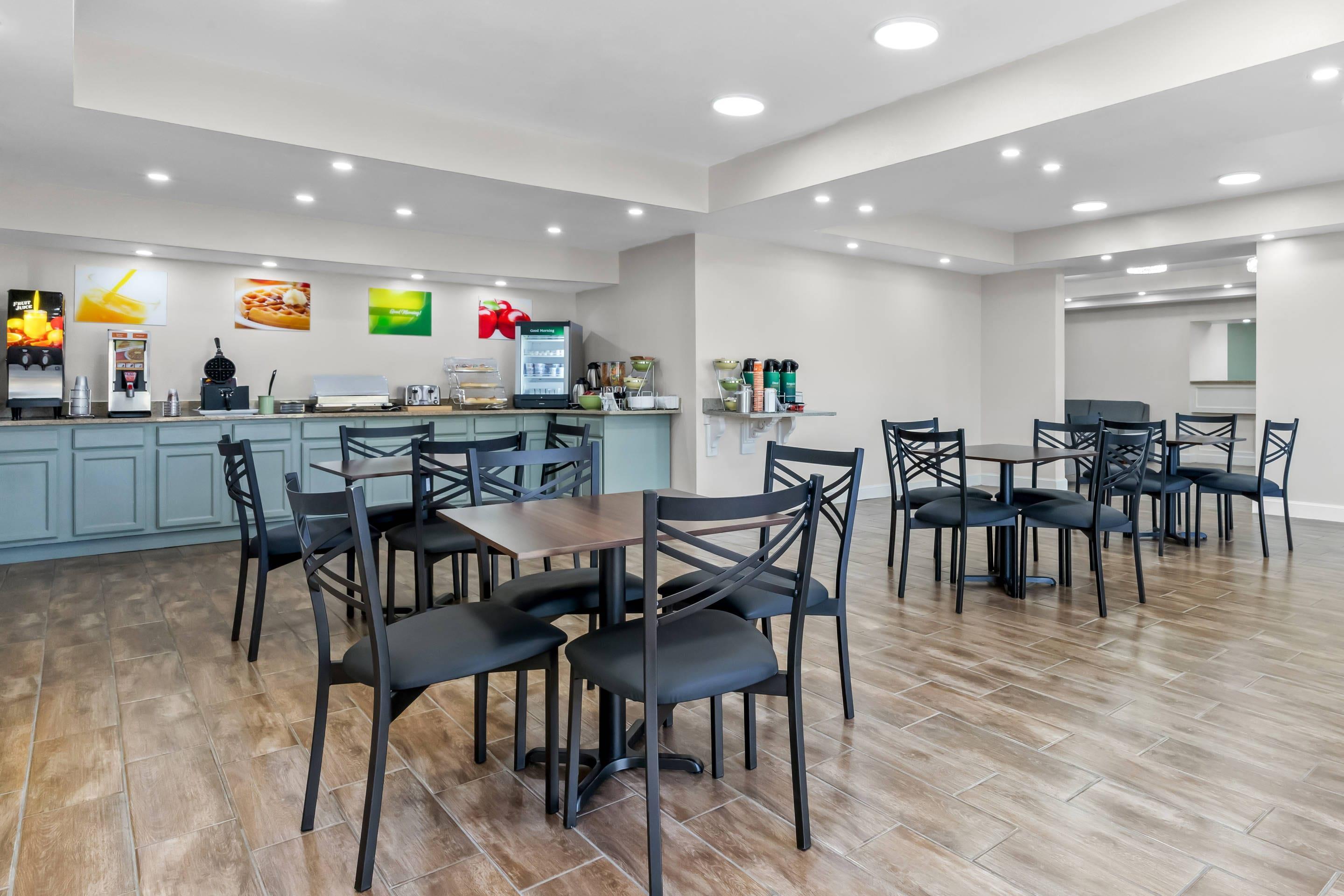Breakfast area | Rodeway Inn Tahlequah