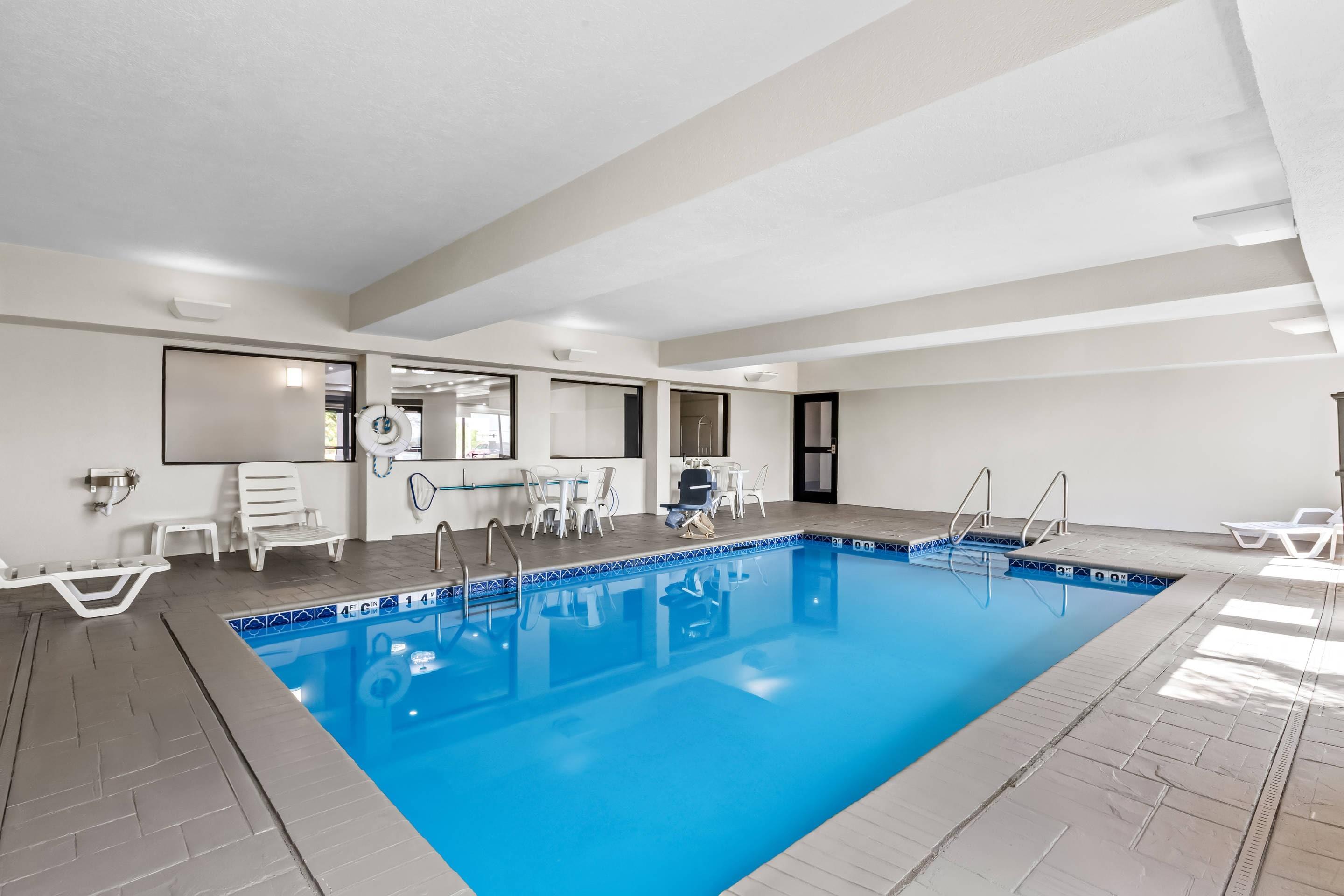 Indoor pool | Rodeway Inn Tahlequah