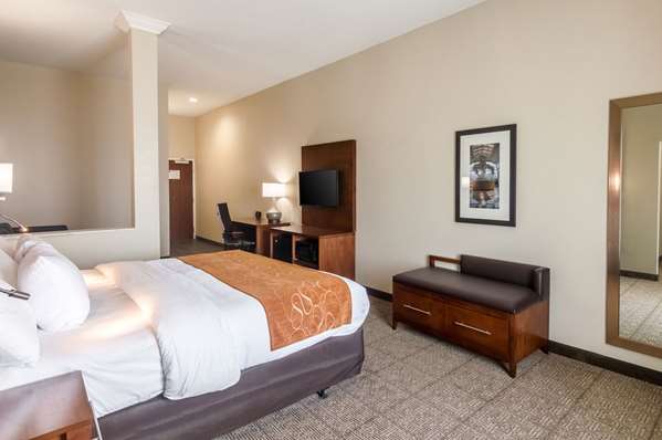 Suite - Comfort Suites Oklahoma City - I-40, Exit 145