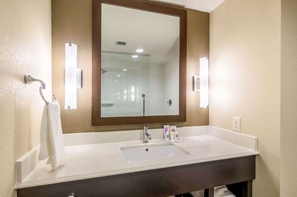  - Comfort Suites Oklahoma City - I-40, Exit 145