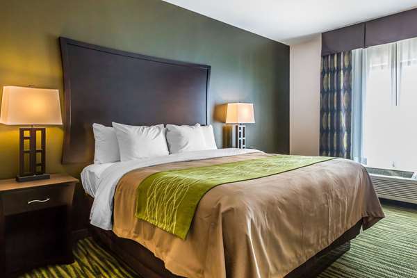 Suite - Comfort Inn & Suites Moore - I-35, Exit 118
