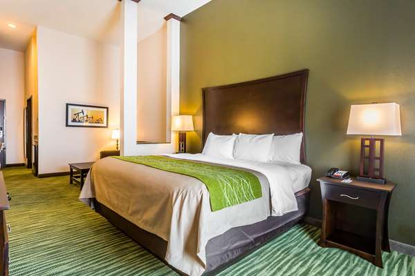Suite - Comfort Inn & Suites Moore - I-35, Exit 118