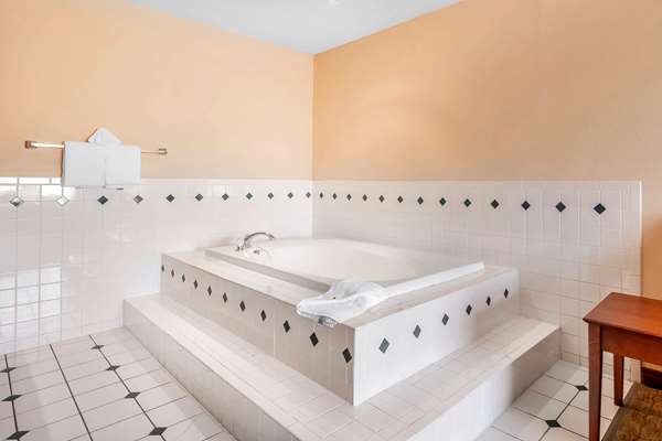  - Quality Inn & Suites Owasso