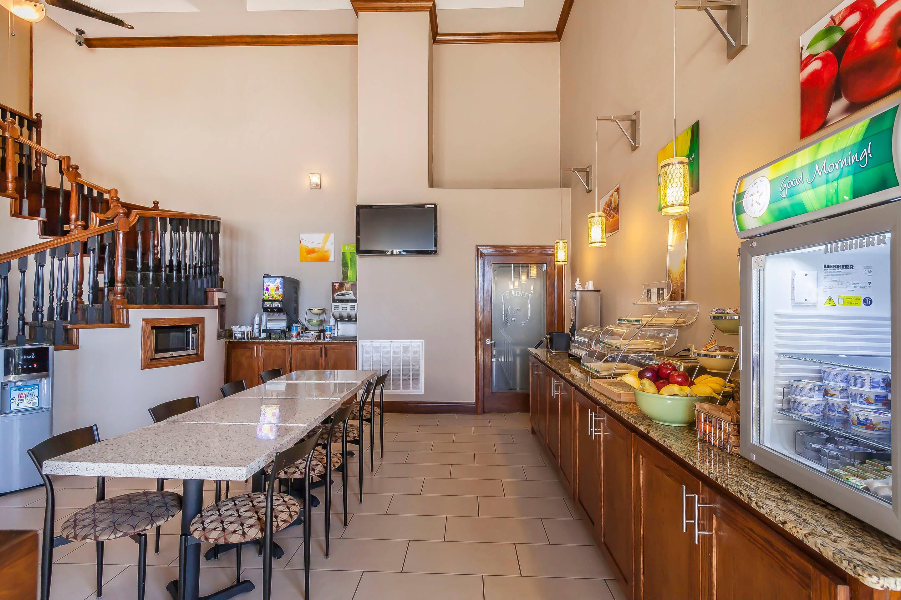 Spacious breakfast area | Quality Inn & Suites Owasso US-169