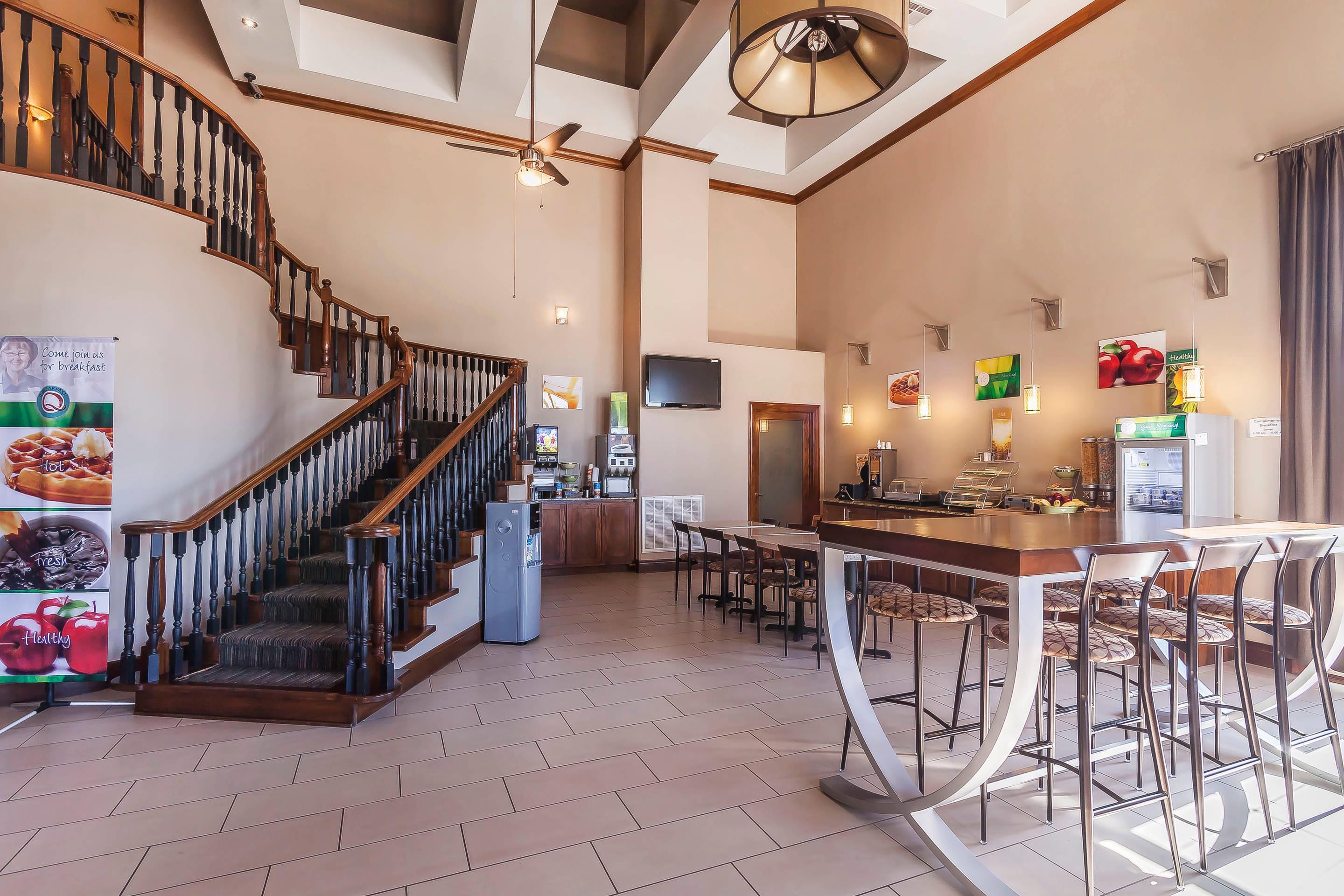 Spacious breakfast area | Quality Inn & Suites Owasso US-169