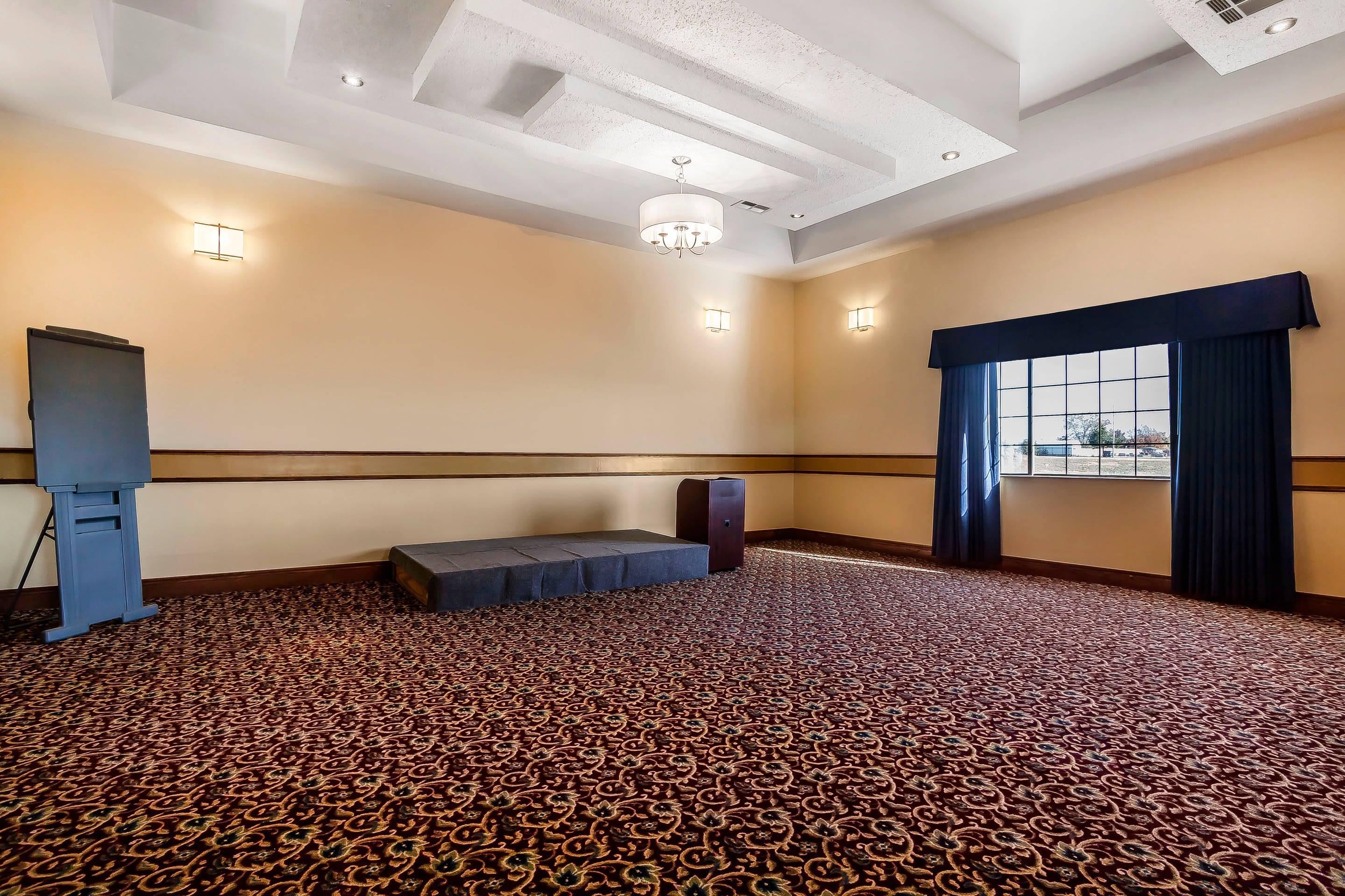 Large space for receptions, parties, anniversaries, and business meetings | Quality Inn & Suites Owasso US-169
