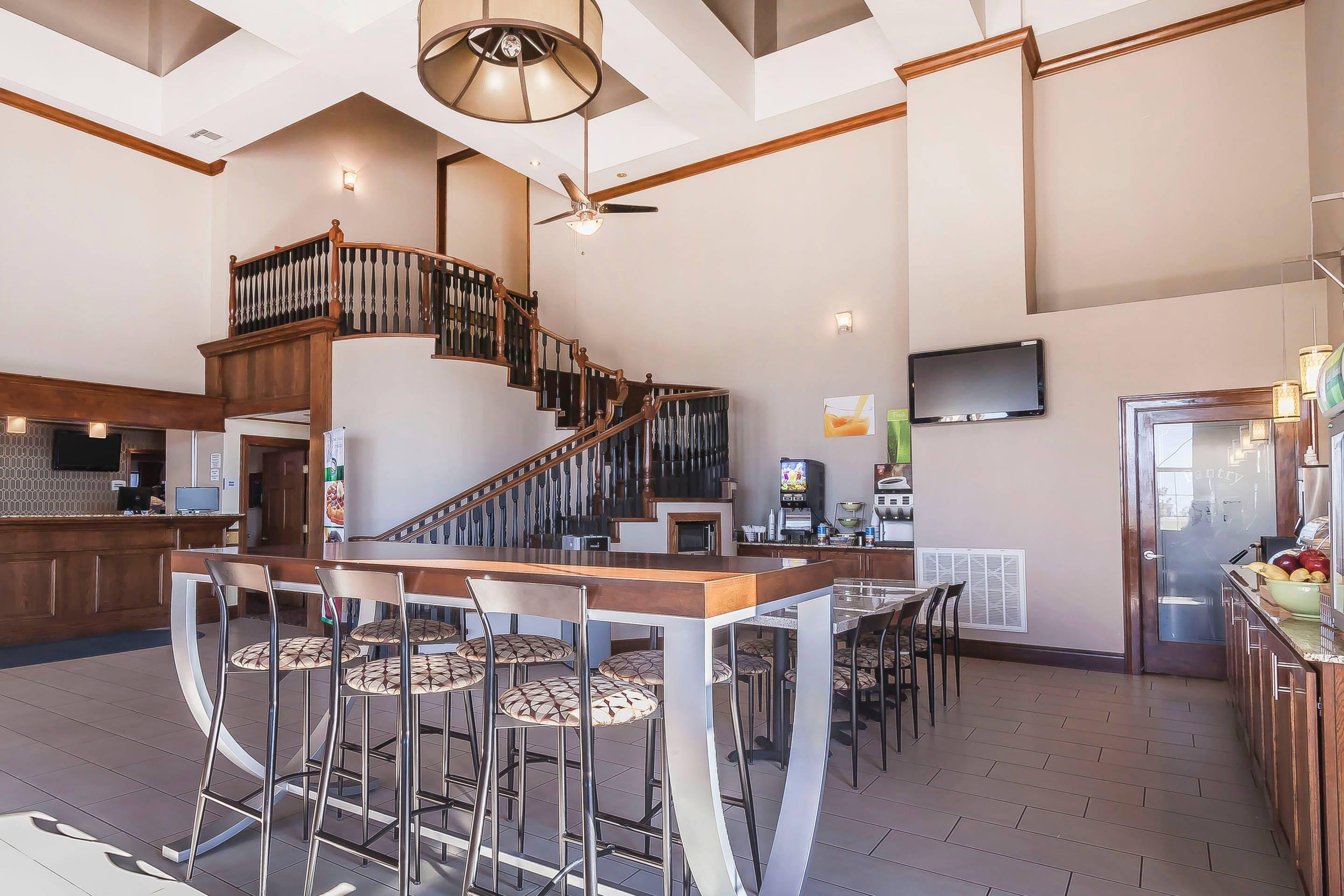 Spacious breakfast area | Quality Inn & Suites Owasso US-169