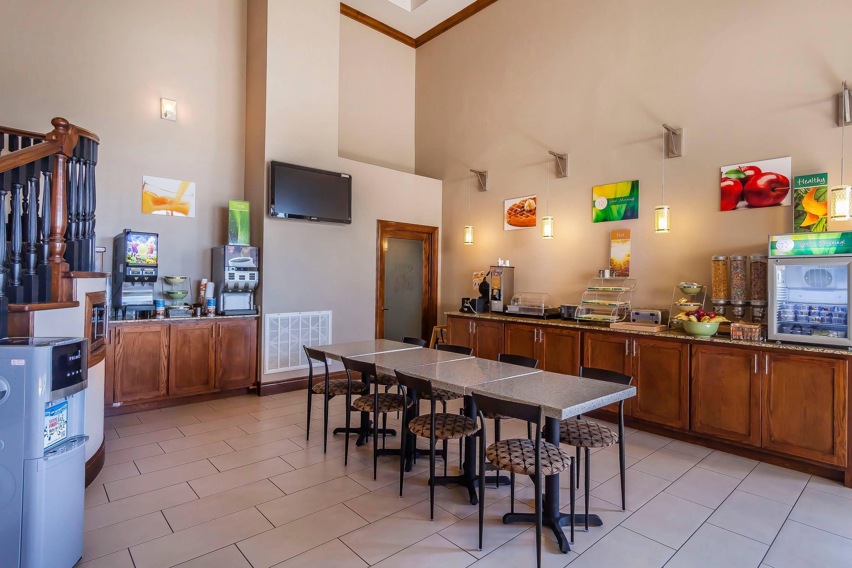 Spacious breakfast area | Quality Inn & Suites Owasso US-169