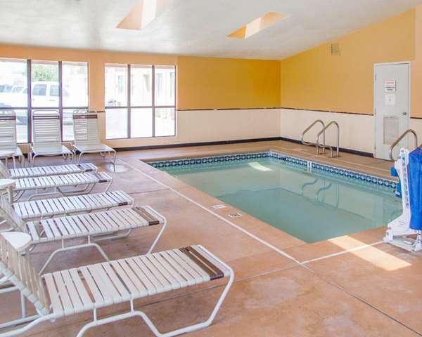 Pool - Quality Inn Broken Arrow