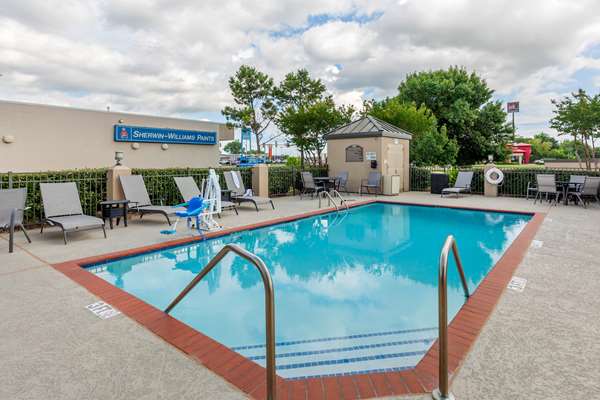 Pool - Quality Inn & Suites Durant