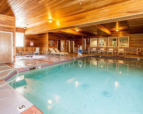 Pool - Comfort Suites Clackamas