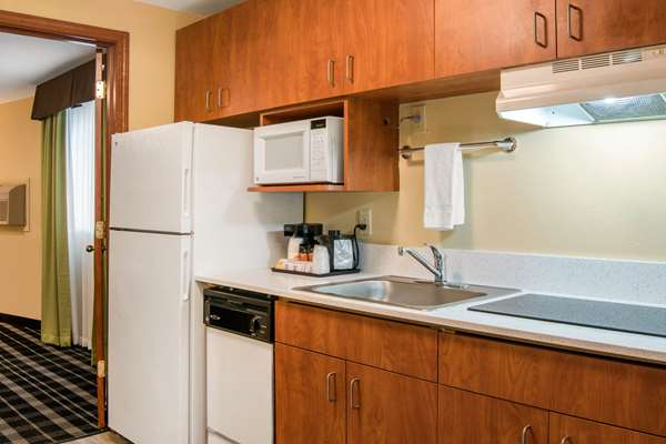 Suite - Quality Inn & Suites Albany - I-5, Exit 234