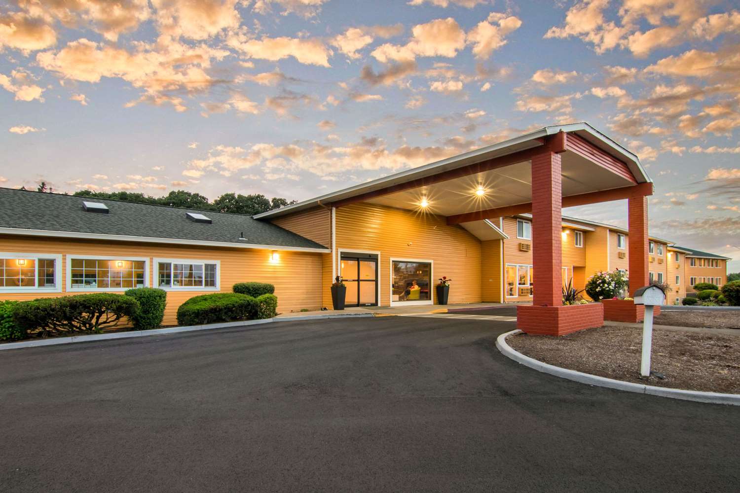 Quality Inn & Suites Albany, OR See Discounts