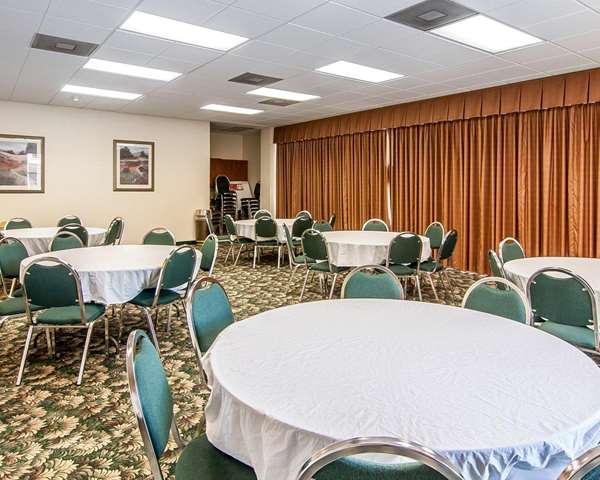  - Quality Inn Downtown Convention Center Portland - I-5, Exit 302A