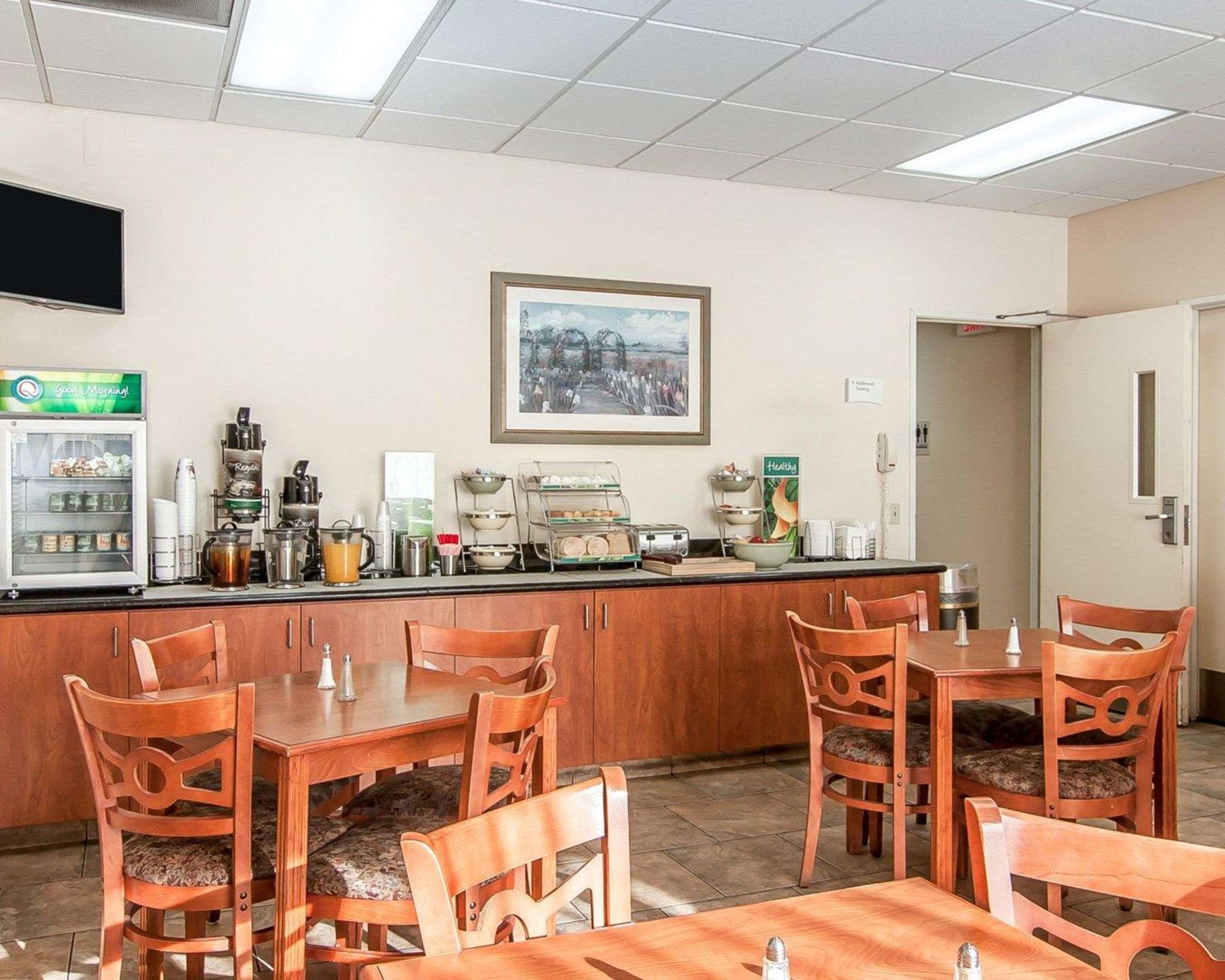 Free hot breakfast | Quality Inn Downtown Convention Center Portland