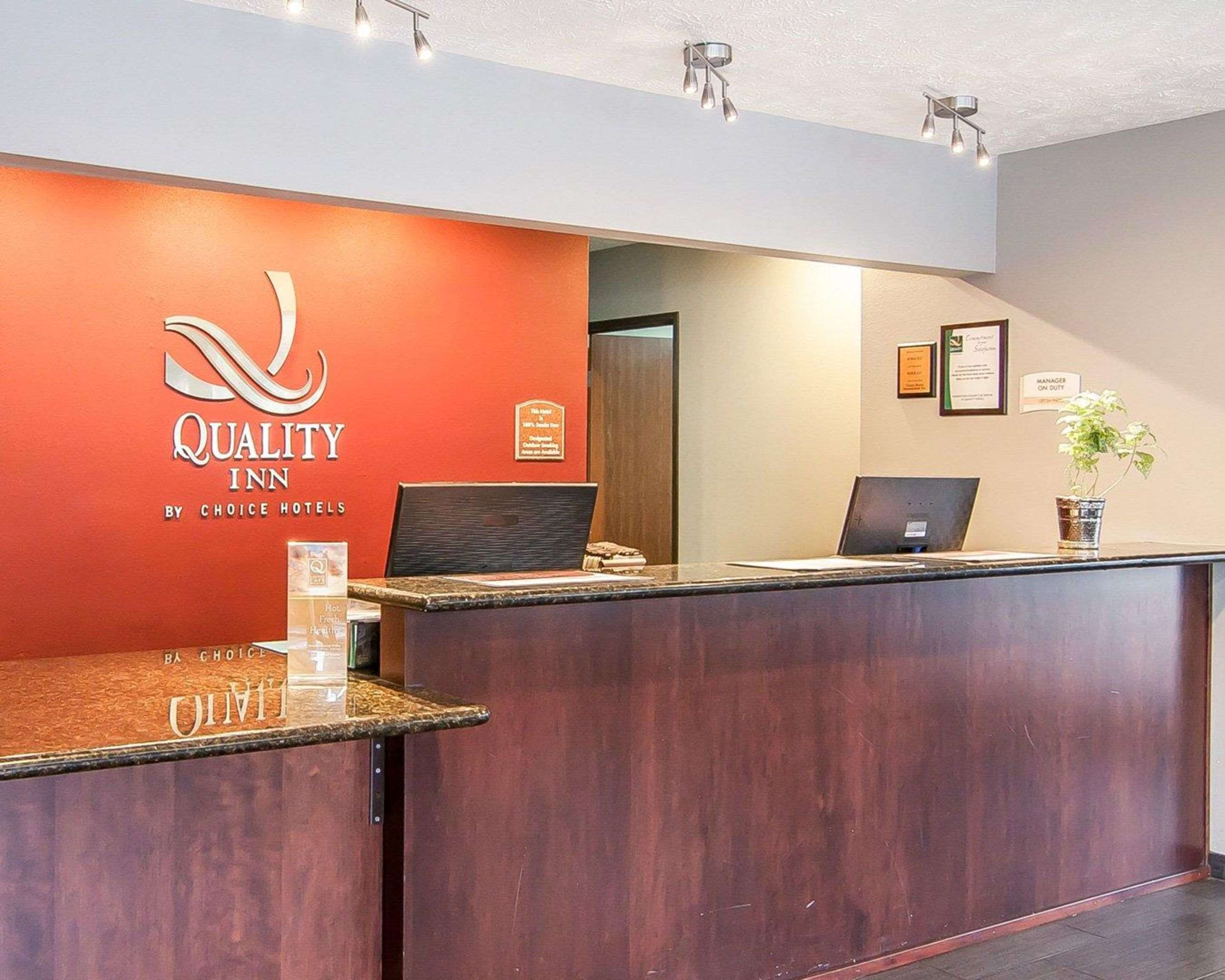 Front desk | Quality Inn Downtown Convention Center Portland