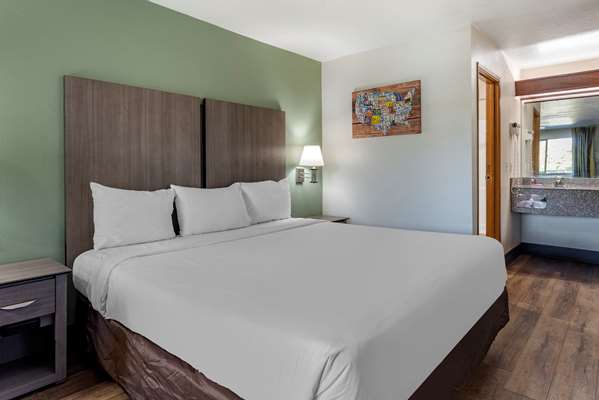 Suite - Econo Lodge Portland - I-205, Exit 23A