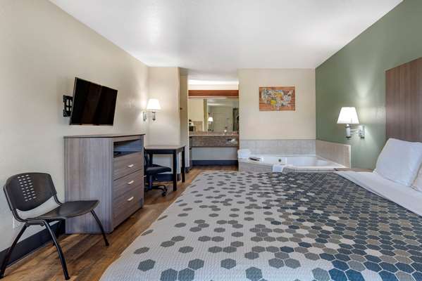 Suite - Econo Lodge Portland - I-205, Exit 23A