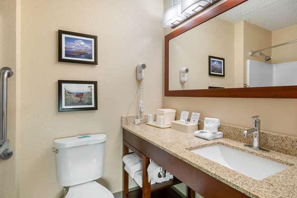  - Comfort Inn Medford - I-5, Exit 30