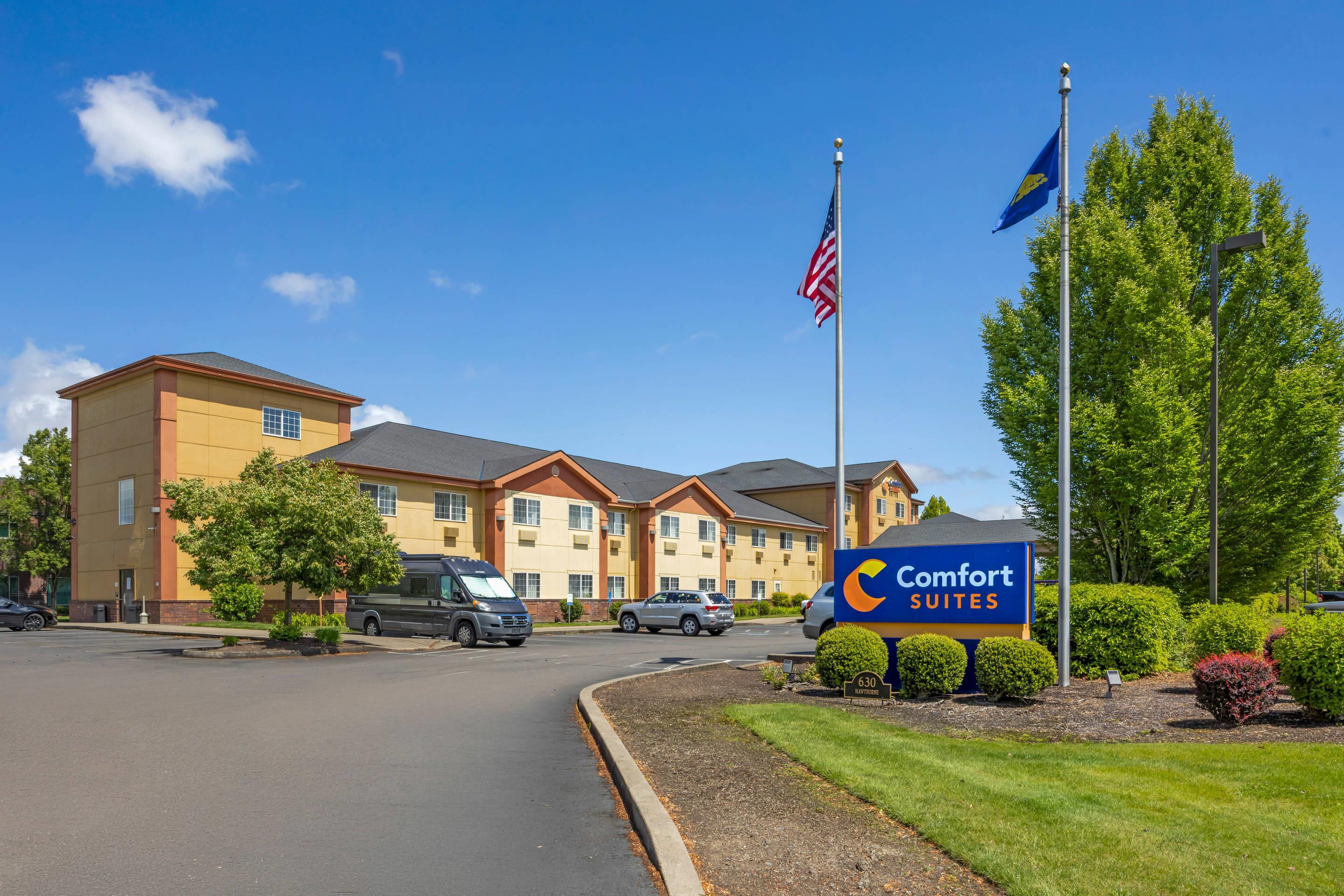 Hotel exterior | Comfort Suites