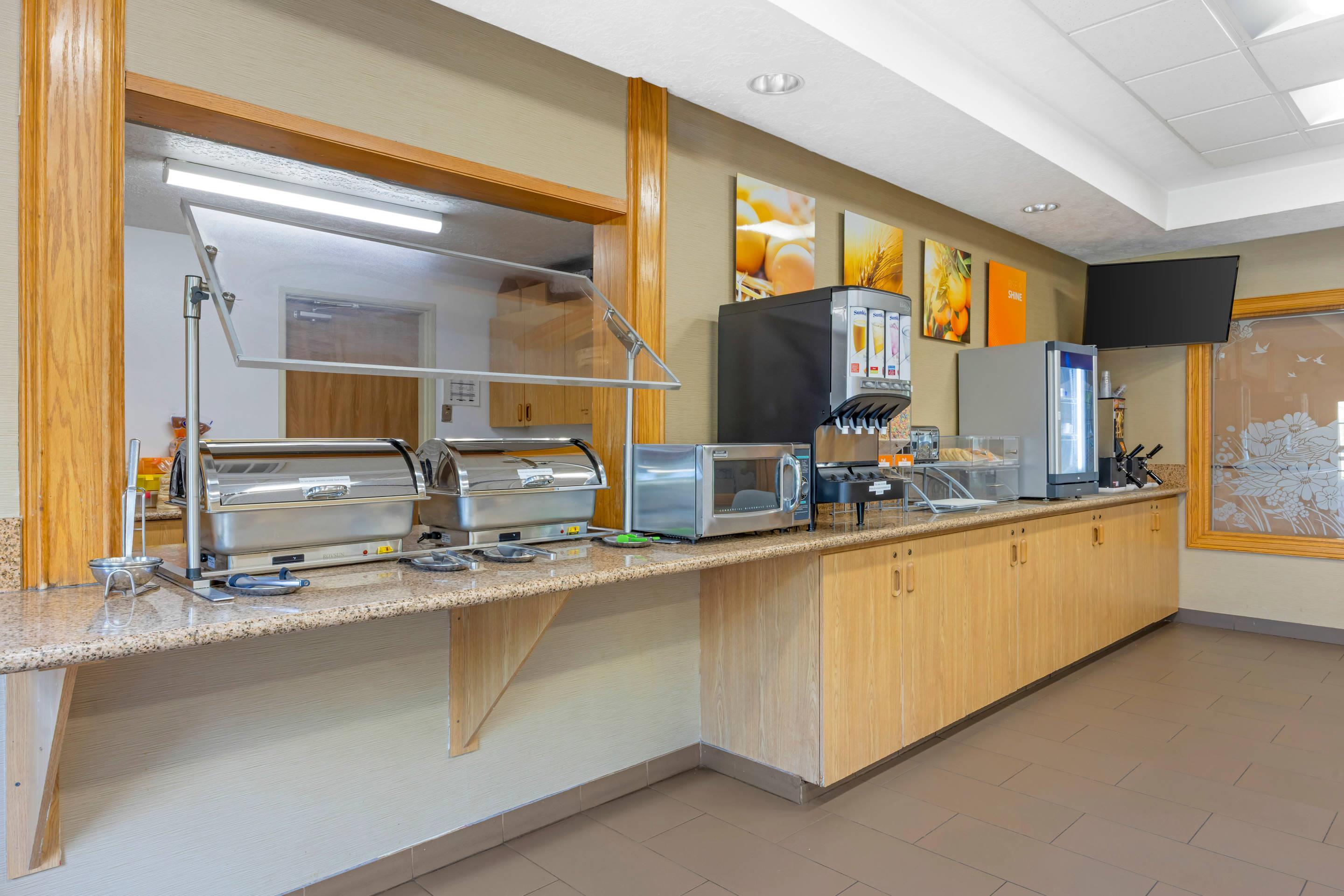 Breakfast area | Comfort Suites