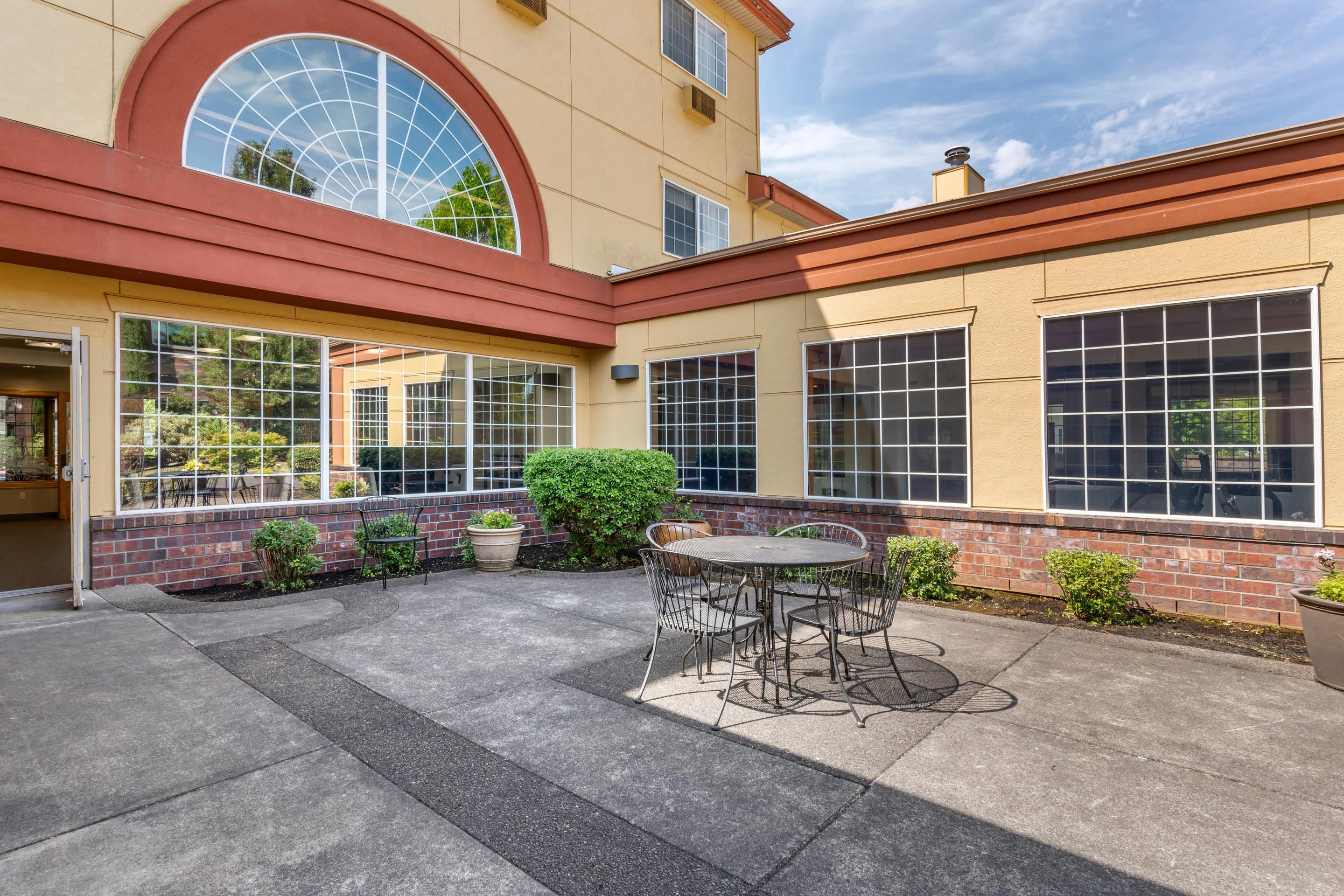 Hotel patio | Comfort Suites