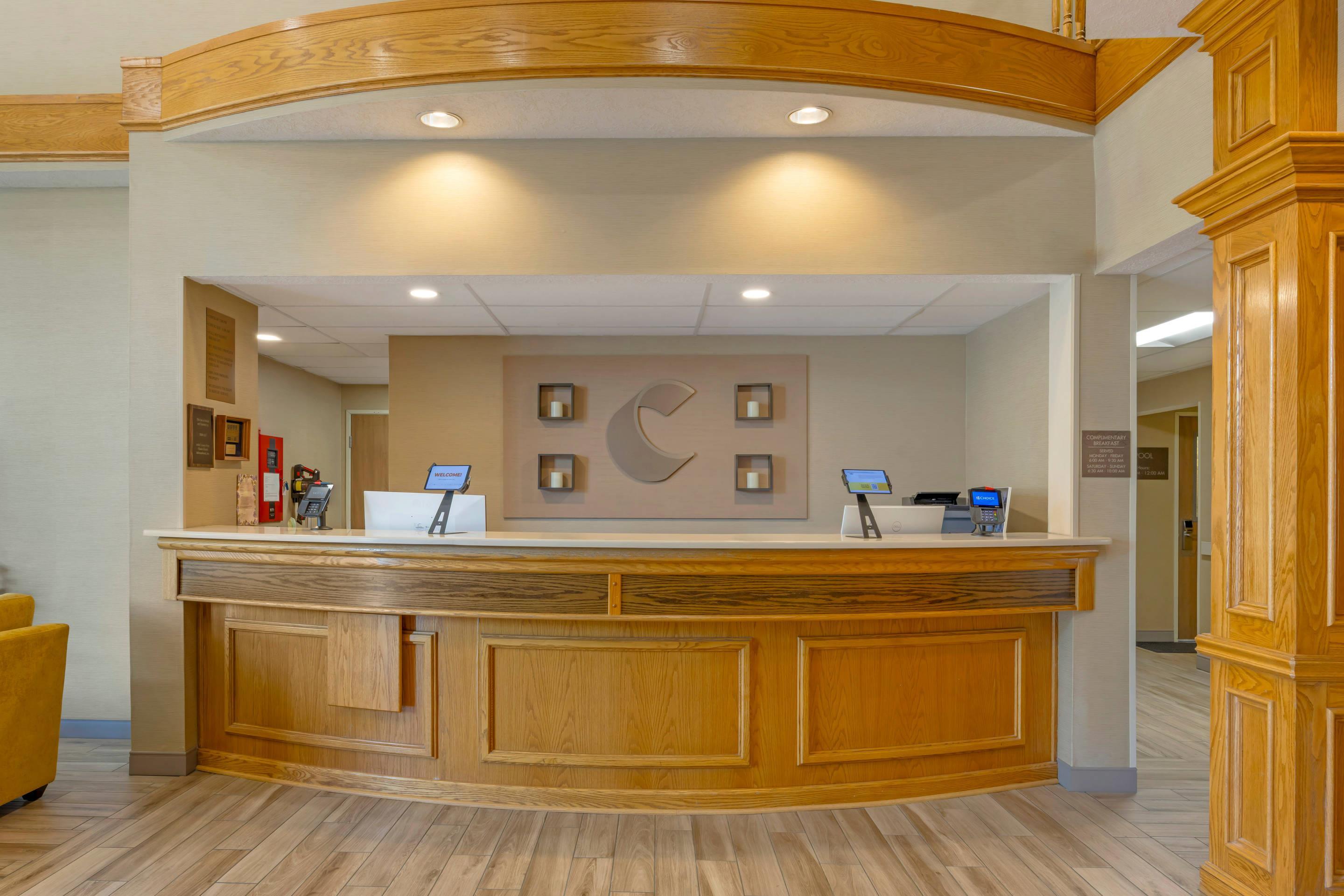 Front desk | Comfort Suites