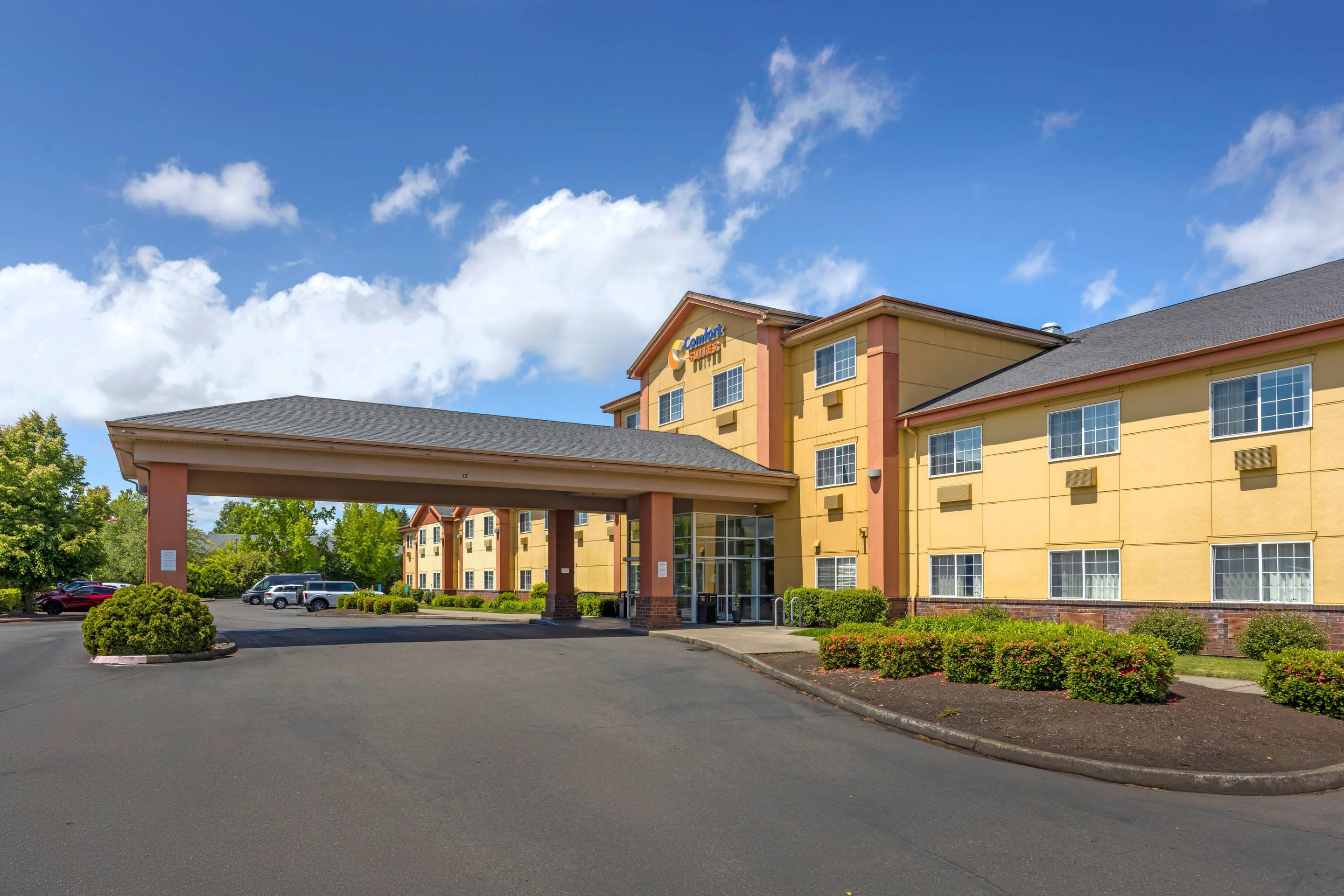 Hotel exterior | Comfort Suites