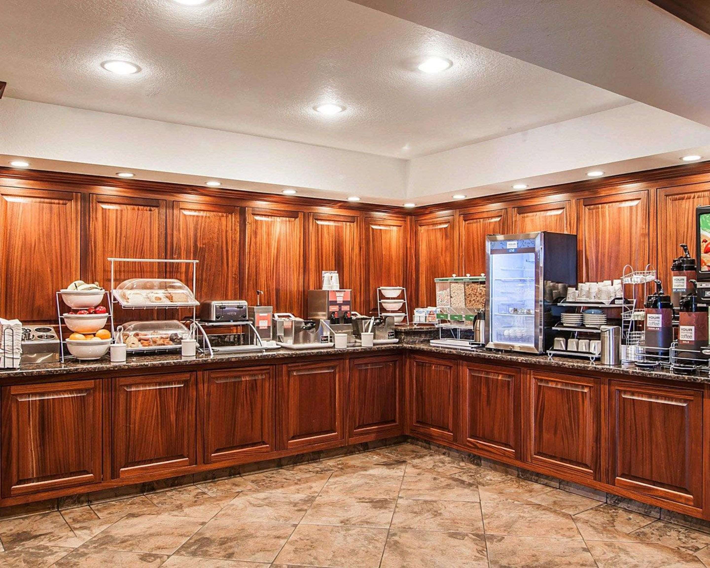 Hot and cold breakfast buffet