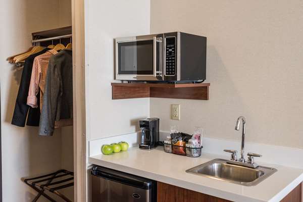  - Comfort Suites Springfield - I-5, Exit 195