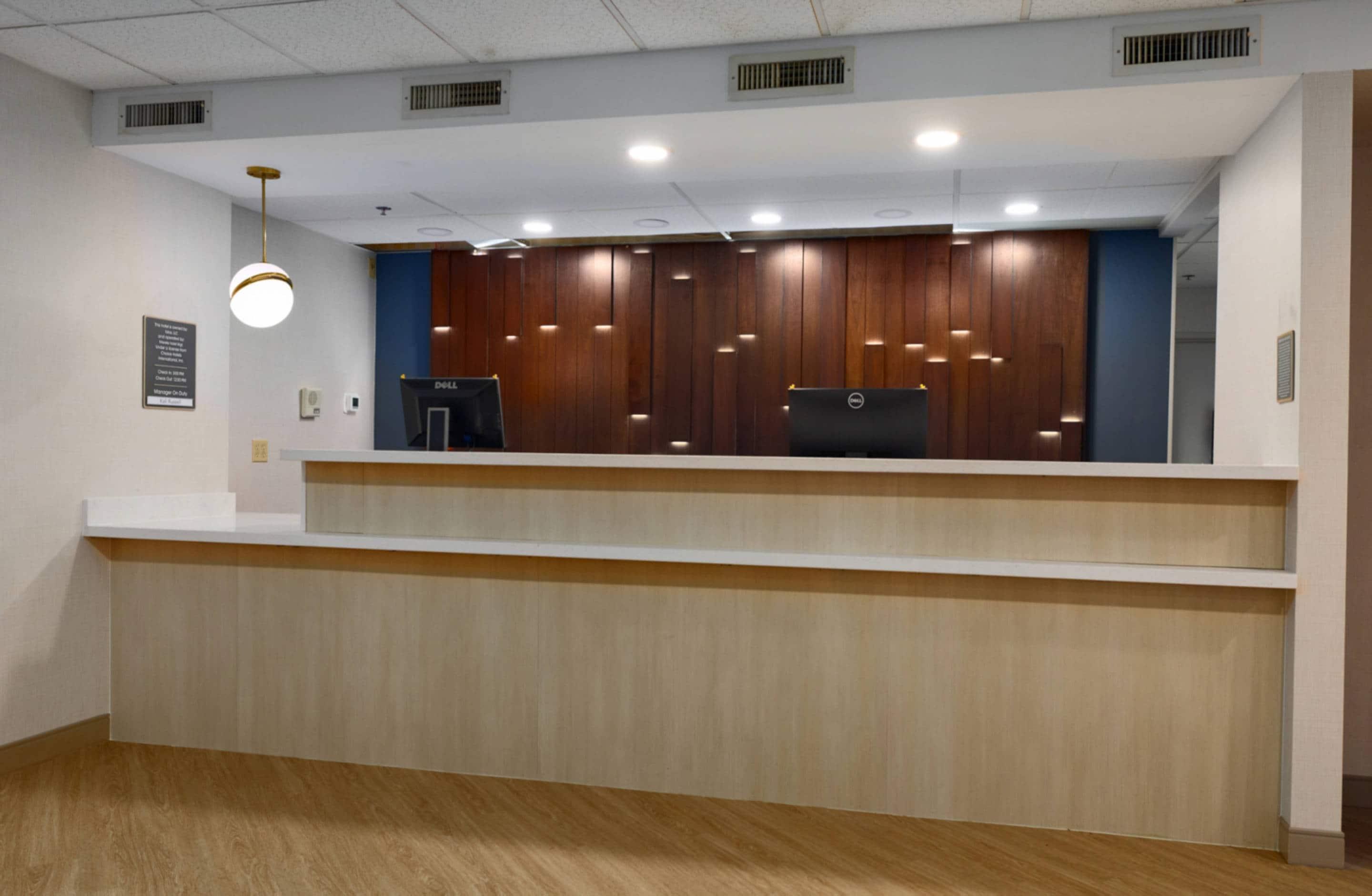 Hotel lobby | Comfort Suites Springfield RiverBend Medical