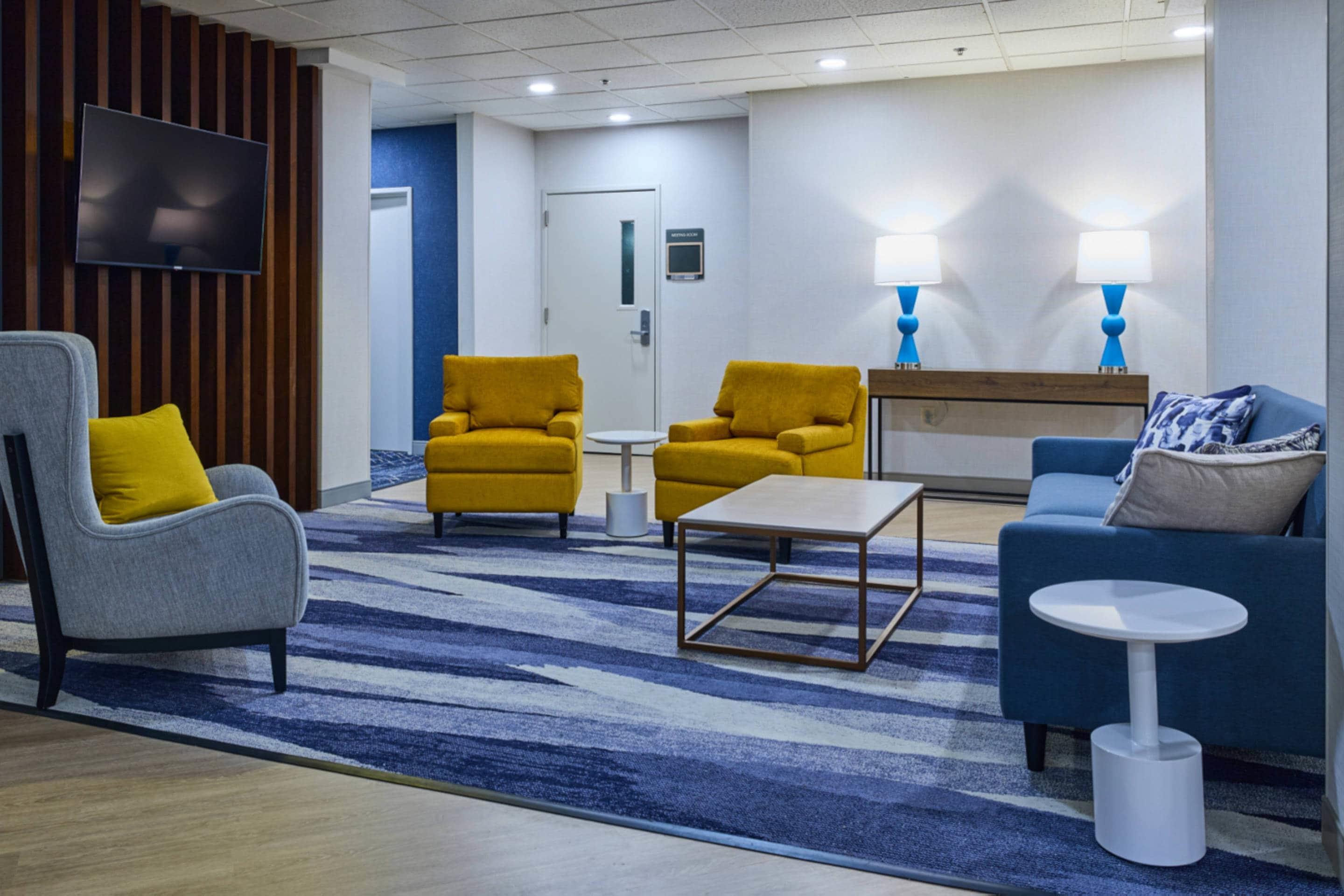 Lounge | Comfort Suites Springfield RiverBend Medical
