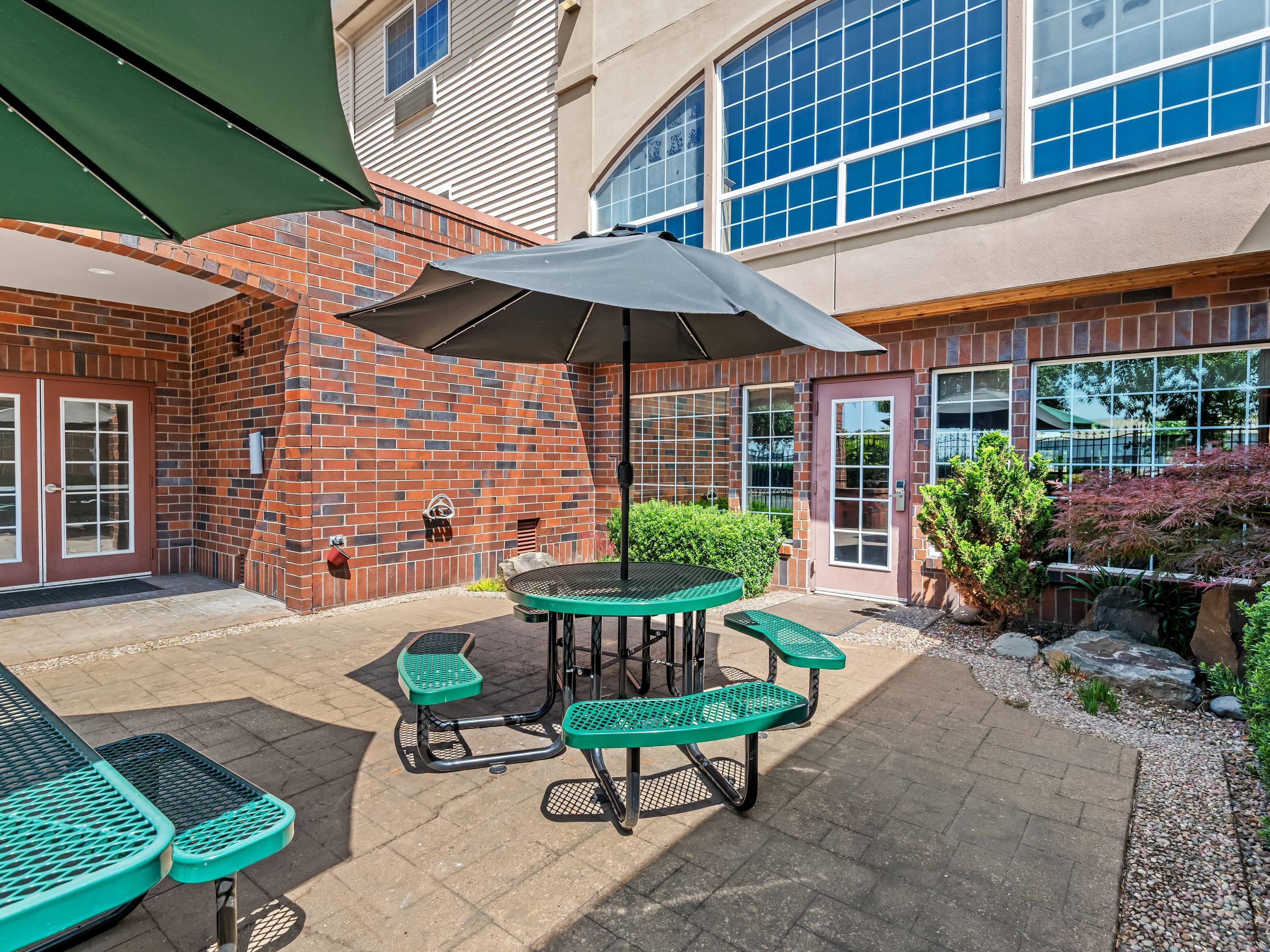 Courtyard | Comfort Suites Linn County Fairground and Expo