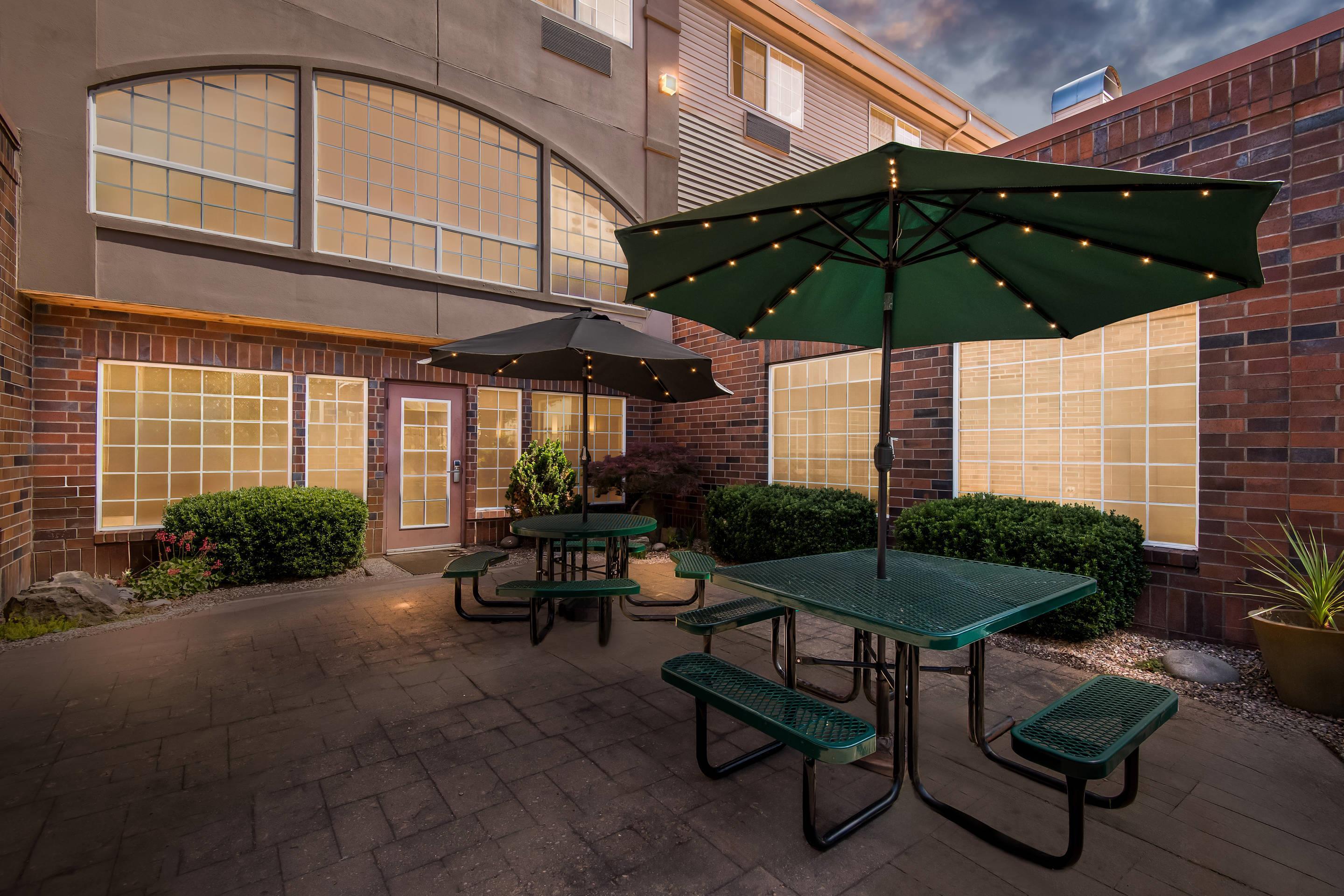 Hotel at night | Comfort Suites Linn County Fairground and Expo