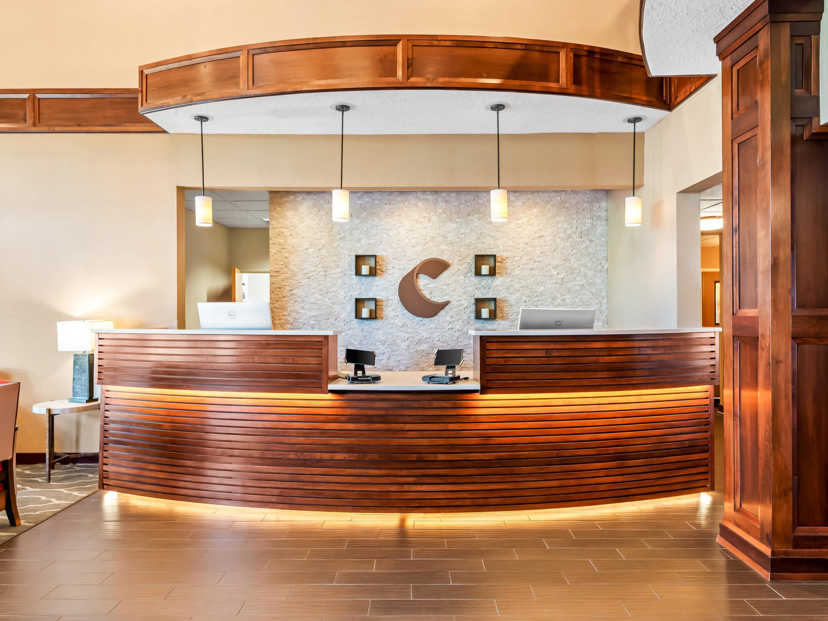 Front desk | Comfort Suites Linn County Fairground and Expo
