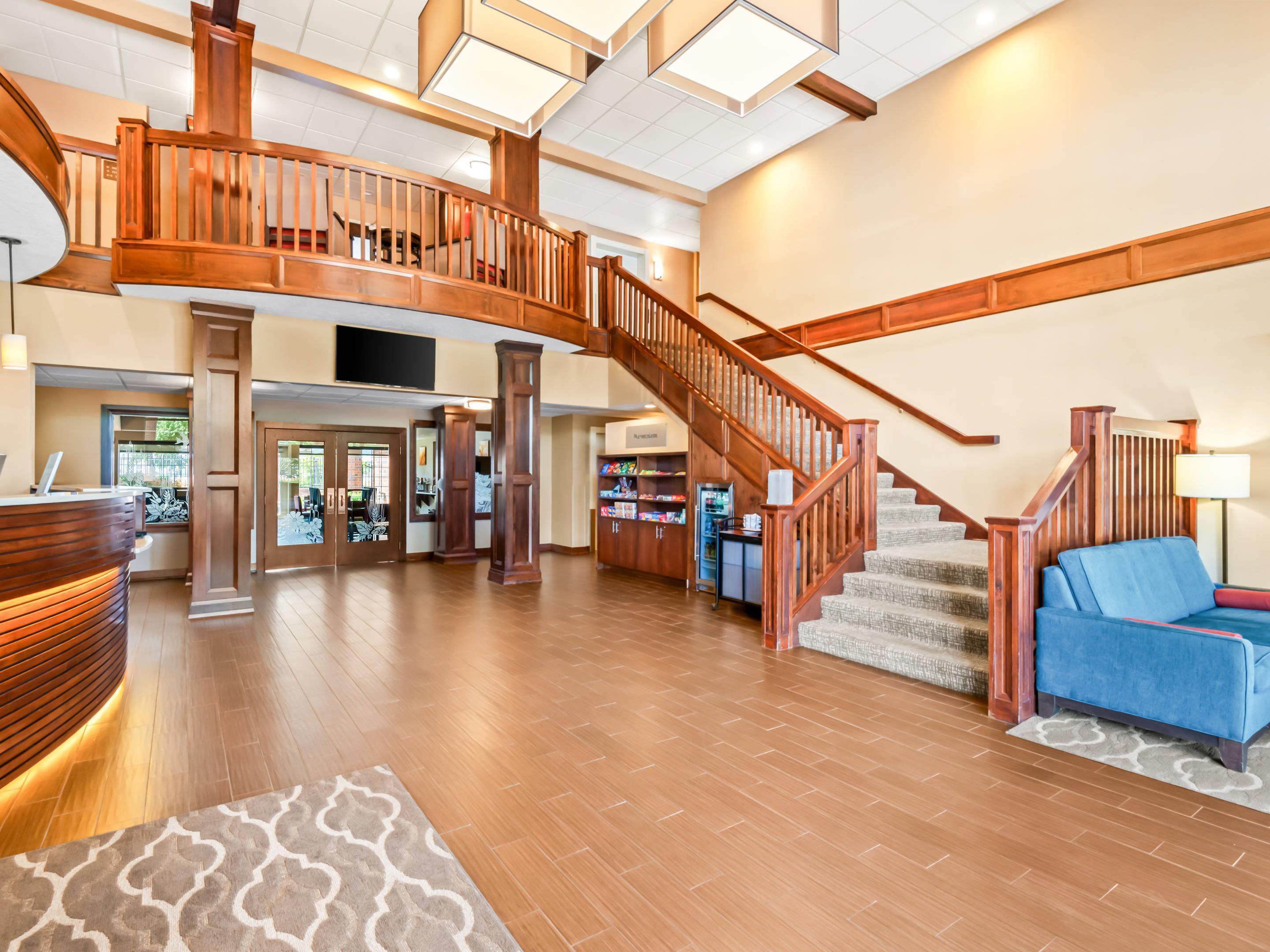 Hotel lobby | Comfort Suites Linn County Fairground and Expo