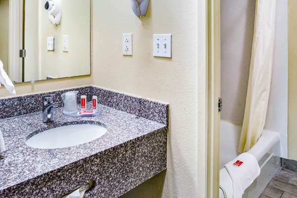  - Econo Lodge Newport