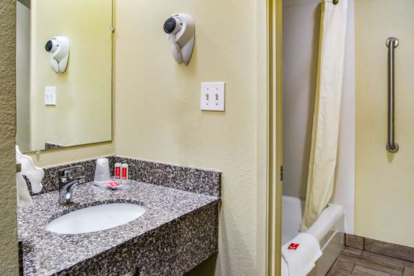  - Econo Lodge Newport