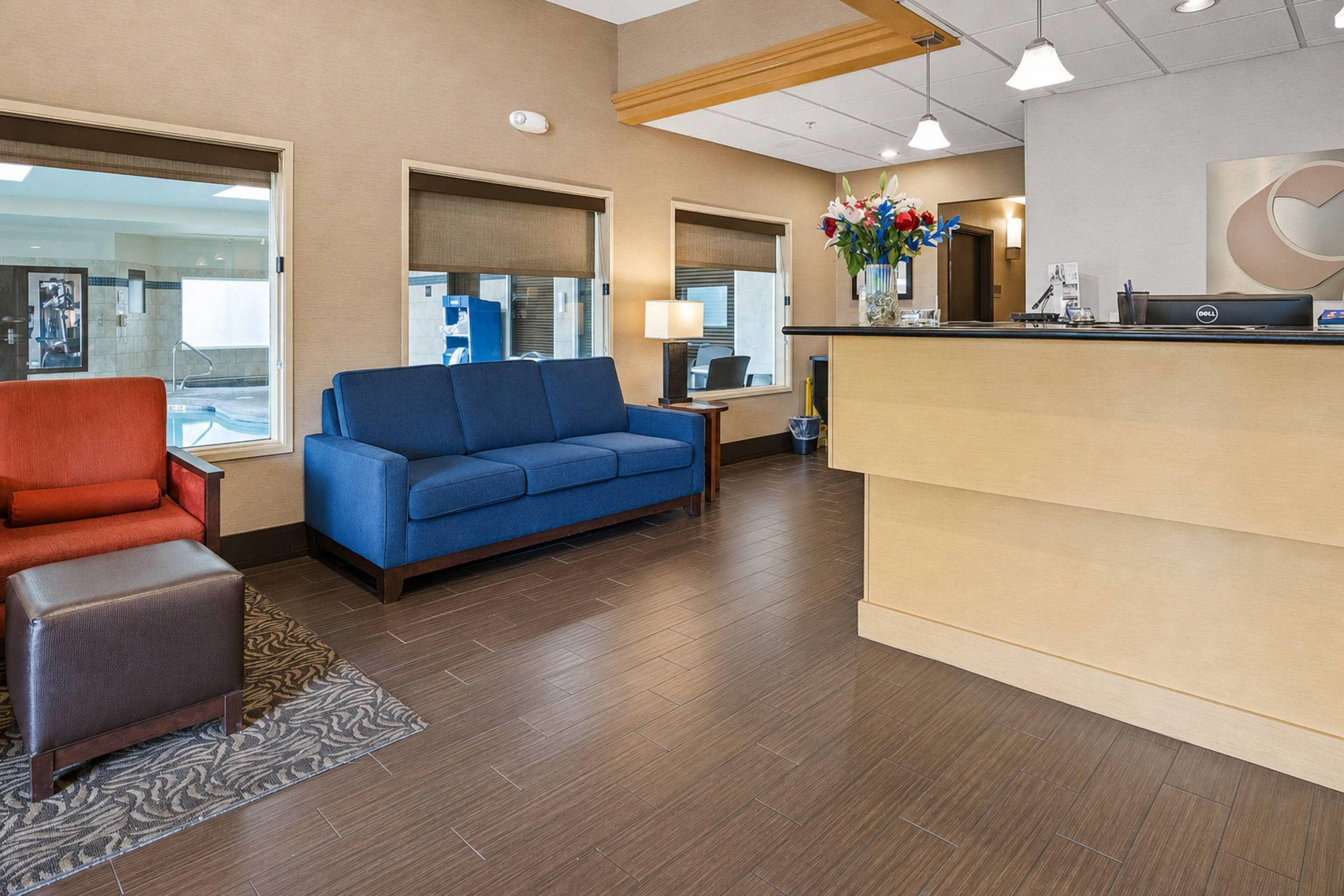 Hotel lobby | Comfort Inn Columbia Gorge