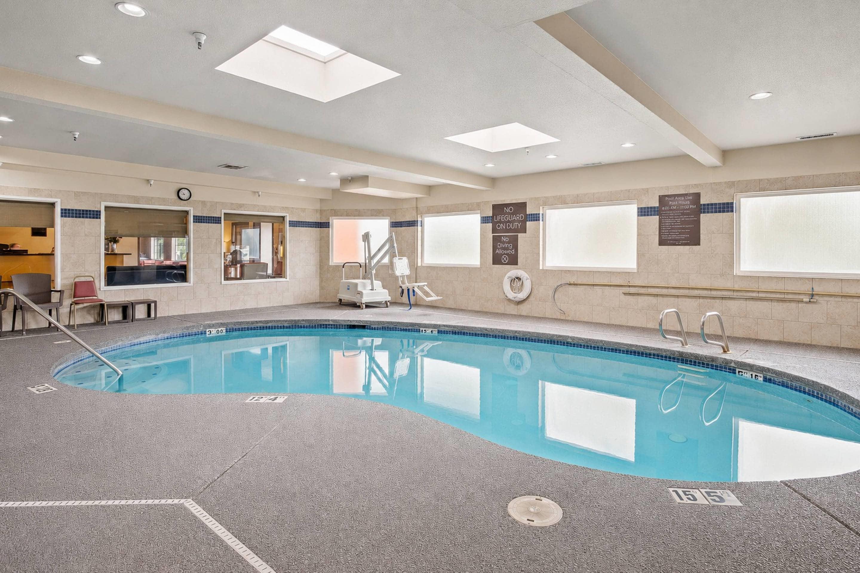 Indoor pool | Comfort Inn Columbia Gorge