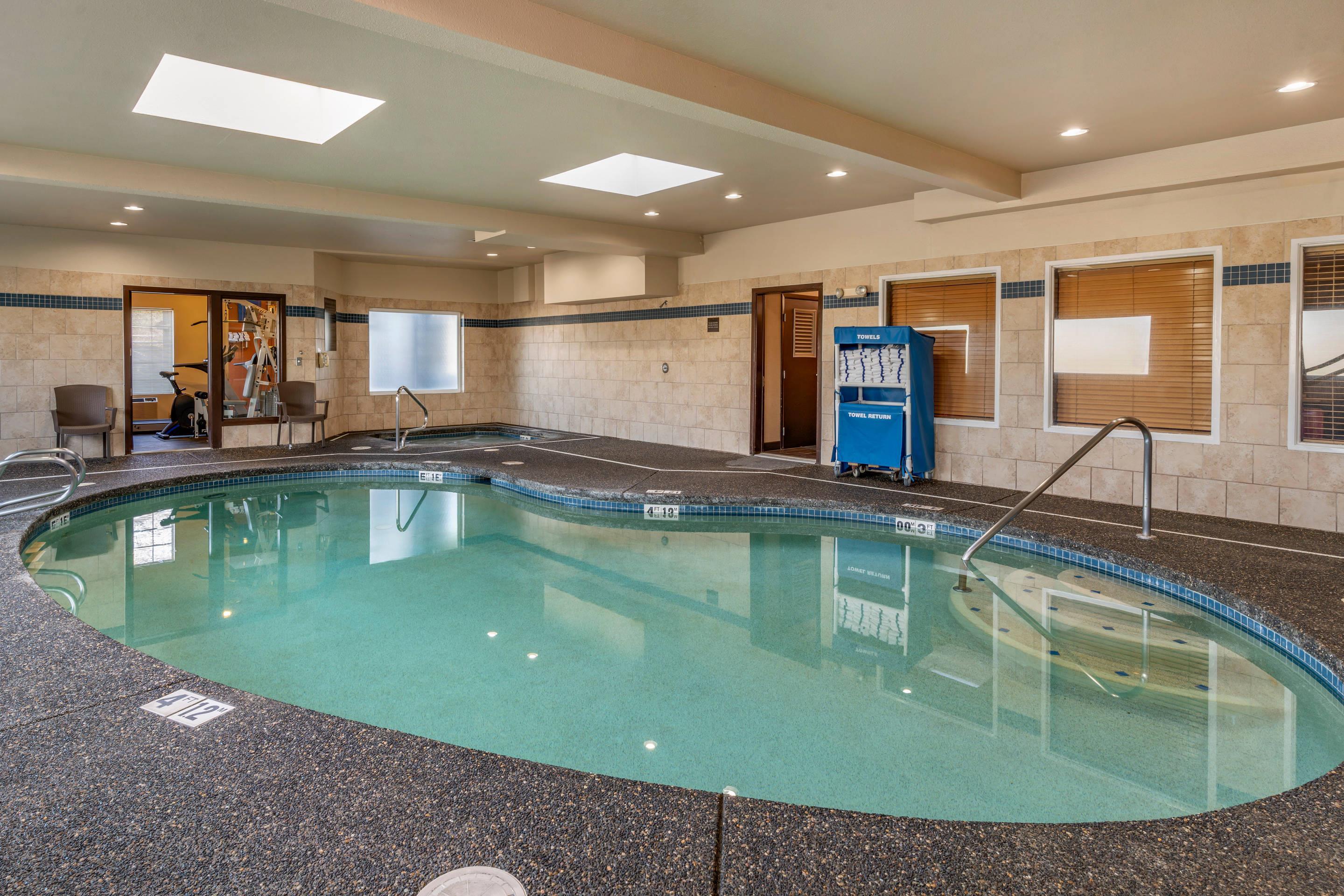 Indoor pool | Comfort Inn Columbia Gorge