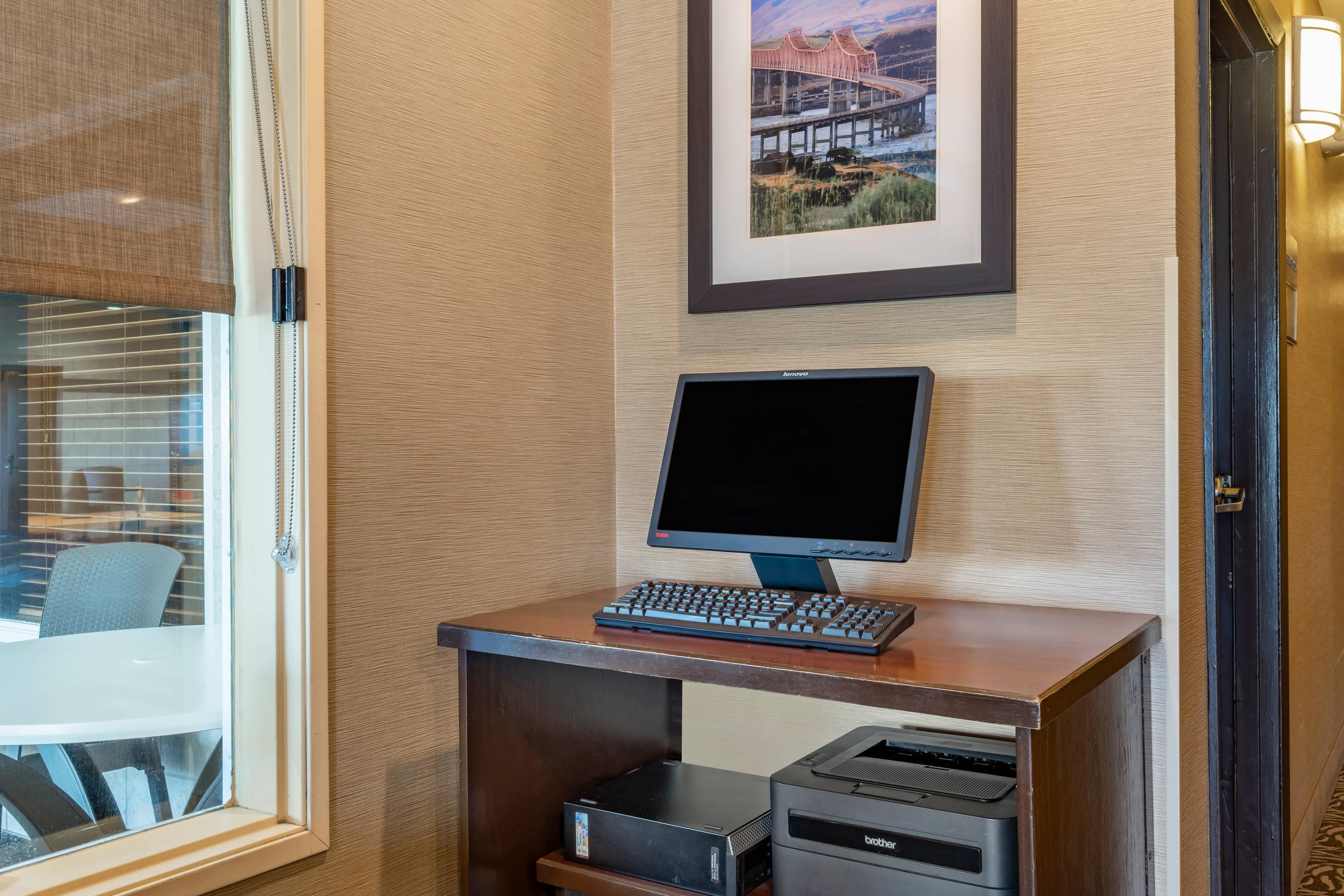 Business center | Comfort Inn Columbia Gorge
