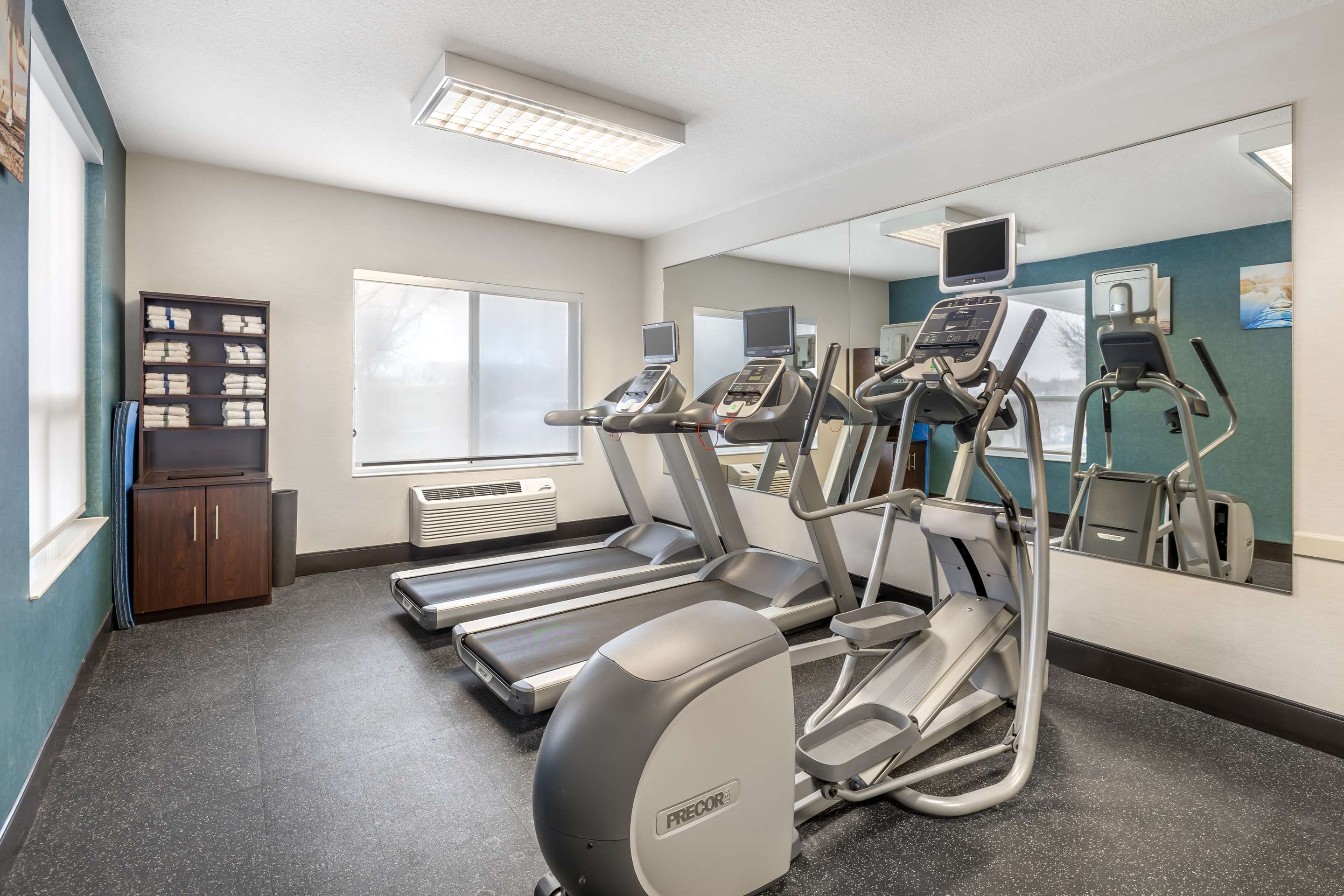 Fitness center | Comfort Suites Redmond Airport