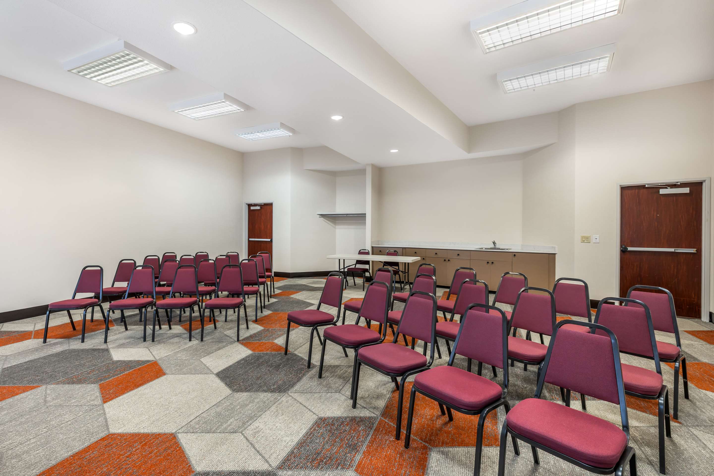 Conference Room | Comfort Suites Redmond Airport