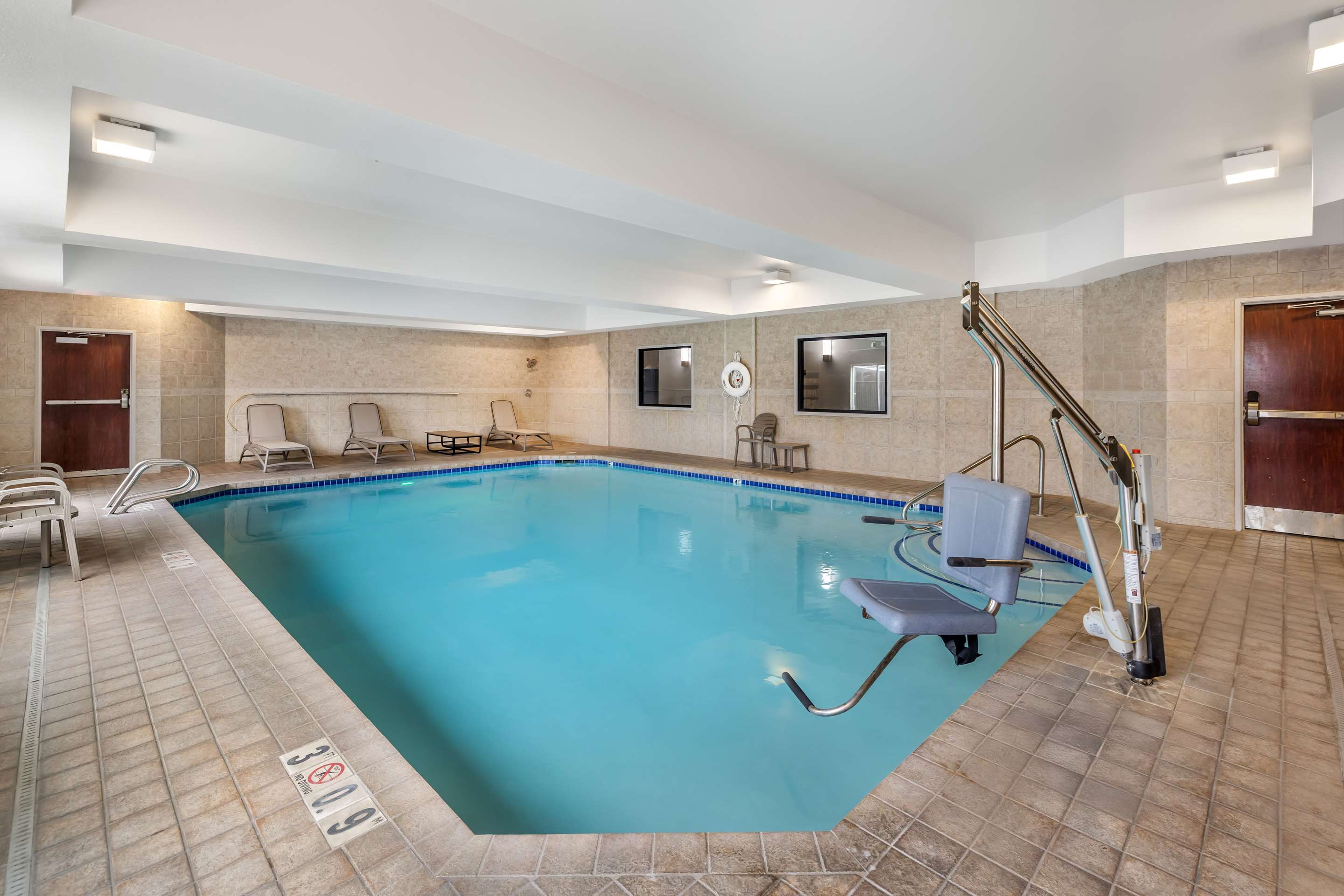 Indoor pool | Comfort Suites Redmond Airport