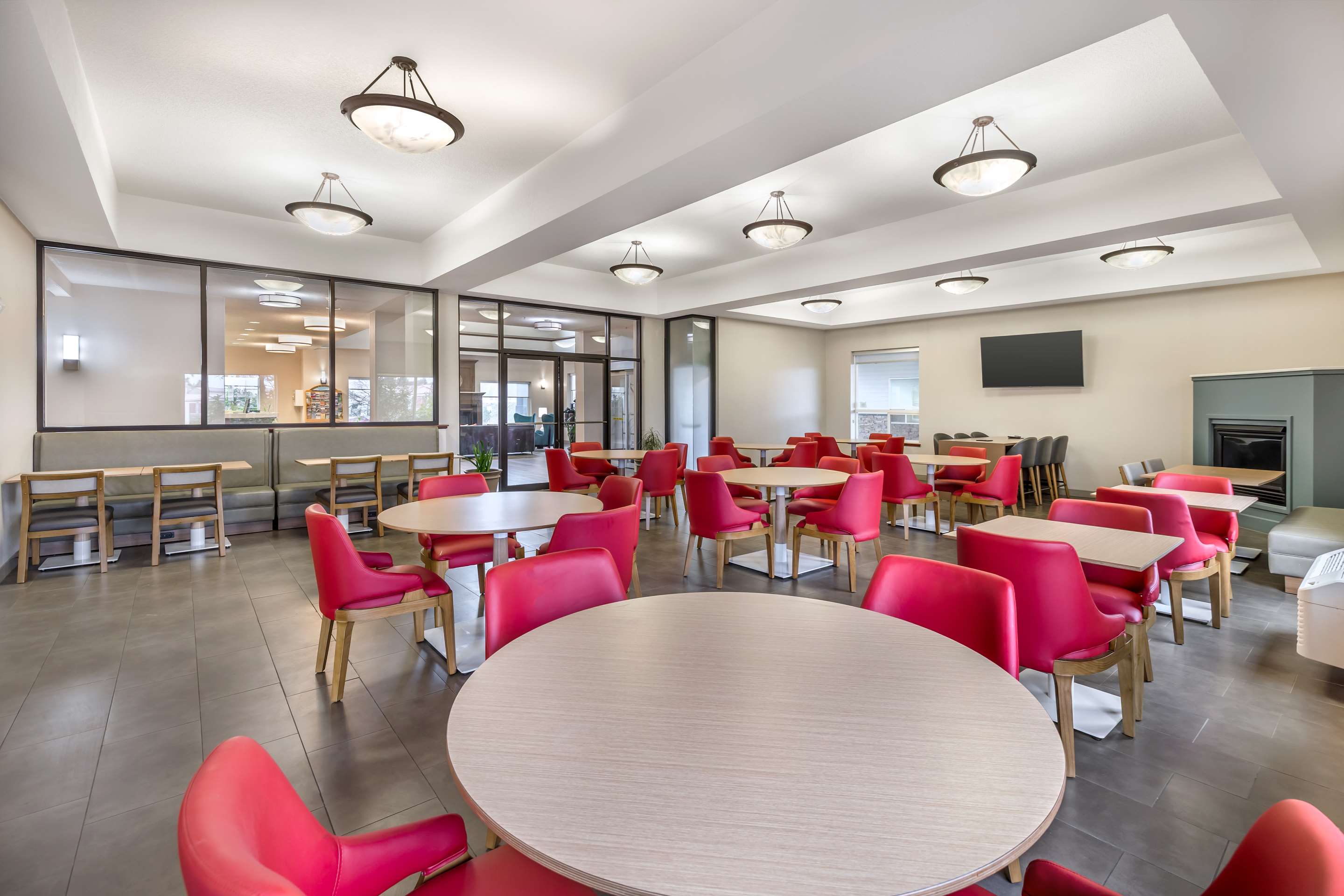Breakfast area | Comfort Suites Redmond Airport