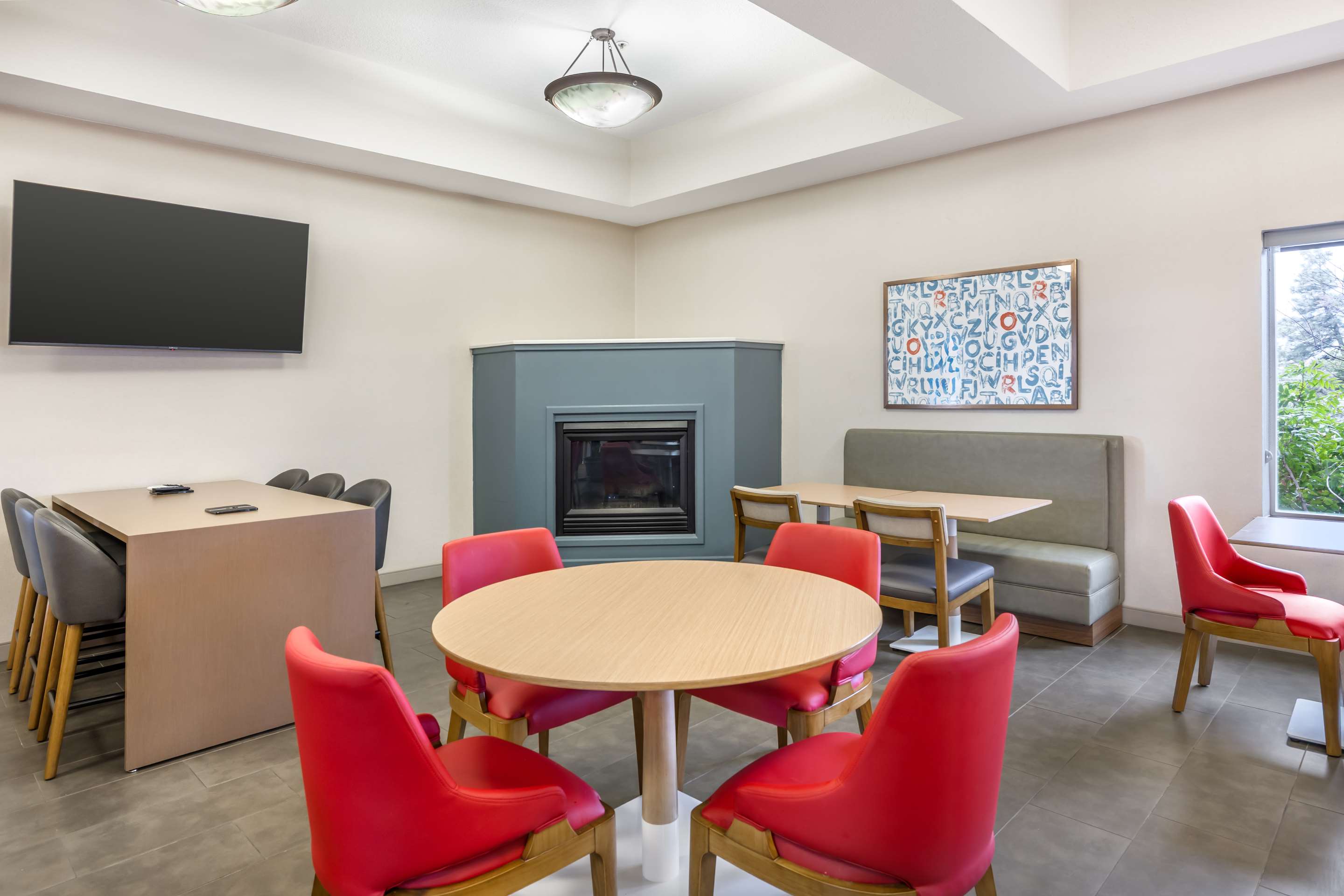 Breakfast area | Comfort Suites Redmond Airport