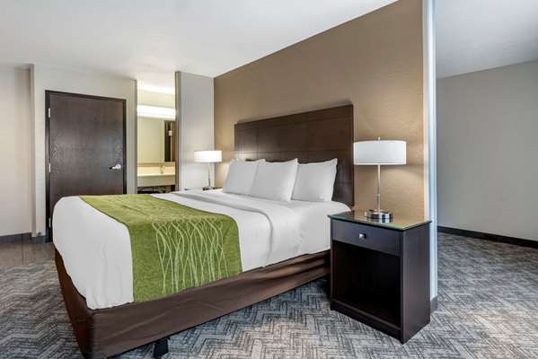Suite - Comfort Inn & Suites Tualatin - I-5, Exit 289