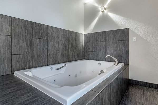 Suite - Comfort Inn & Suites Tualatin - I-5, Exit 289