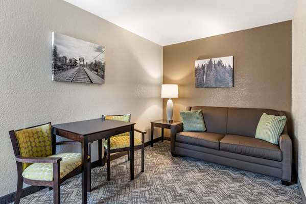 Suite - Comfort Inn & Suites Tualatin - I-5, Exit 289